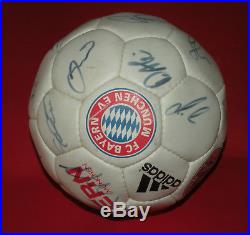 1998-99 Bayern Munich Team Original Hand Signed Autograph Soccer Football Ball