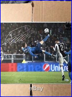 Cristiano Ronaldo signed 16x20 Beckett COA