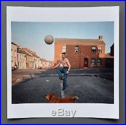 Donovan Wylie Magnum Archival Photo Print Belfast Irland 1999 Ball Soccer Signed