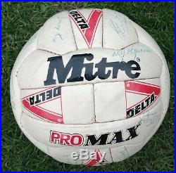 MITRE DELTA PRO MAX MATCH FOOTBALL SIZE 5 1980's 1990 signed MANCHESTER UNITED