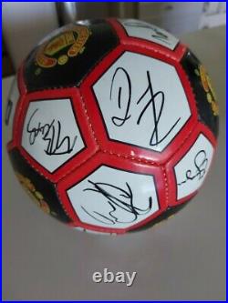 Manchester United Signed Soccer Ball Members of the 1st Team Squad 2005-2006
