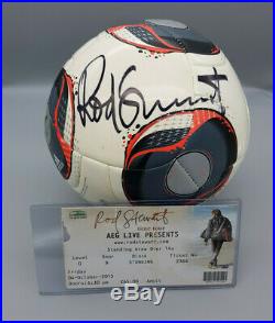 Rod Stewart signed Soccer Ball stage used catched Oktober-04-2013