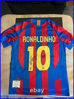 Ronaldinho Signed FC Barcelona Jersey Auto. Beckett Authenticated