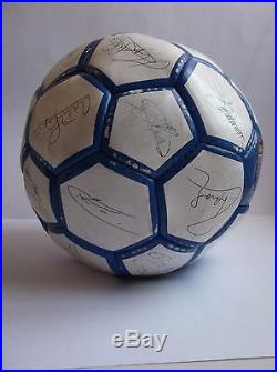 Soccer ball of the FC Porto autographed by the players, Mccarthy, Pepe, Helton