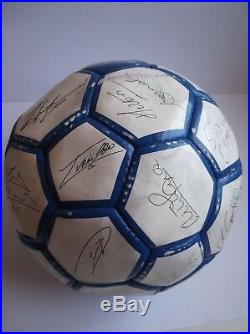 Soccer ball of the FC Porto autographed by the players, Mccarthy, Pepe, Helton