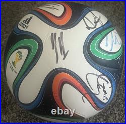 Team Usasignedsoccerballmntdempseyaltidorejonesbradleybeckerman++2014