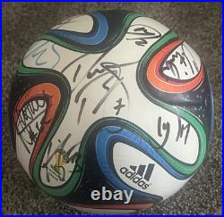 Team Usasignedsoccerballmntdempseyaltidorejonesbradleybeckerman++2014