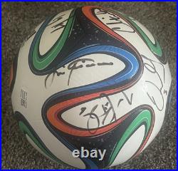 Team Usasignedsoccerballmntdempseyaltidorejonesbradleybeckerman++2014