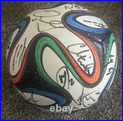 Team Usasignedsoccerballmntdempseyaltidorejonesbradleybeckerman++2014